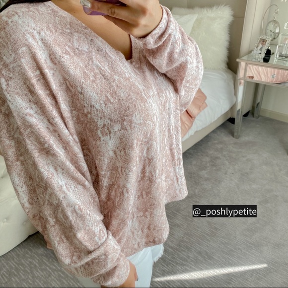 Freshman snakeskin slouchy v-neck pullover sweater - Picture 9 of 15